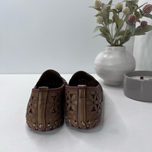 Spring Step Flowerflow Slip on Laser Cut Flat Light Brown Women 10.5 NWOB - Picture 2 of 9